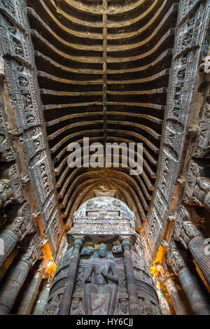 Statue von Buddha auf Ellora Höhlen nahe Aurangabad, Bundesstaat Maharashtra in Indien Stockfoto