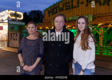 Paris, Frankreich. Daniel Lauclair, Alexandra besuchen Eröffnungsabend der 2017 Thron Fair zugunsten der Vereinigung Petits Princes Stockfoto