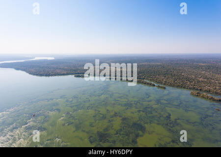 Helikopterblick aus Iguazu Falls National Park, Argentinien. UNESCO-Welterbe. Abenteuerreisen in Südamerika Stockfoto