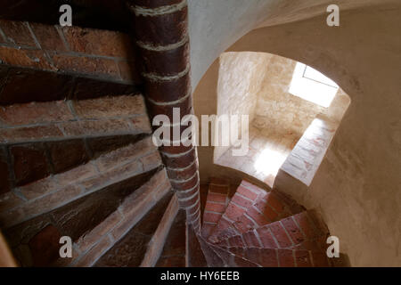 Rotierenden Treppe im Inneren Burg Turku in Turku, Finnland Stockfoto