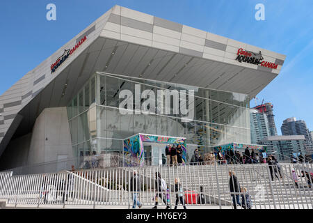 Ripley's Aquarium von Kanada Eingang, Vorderansicht, Touristen, Besucher, Ticket Line außerhalb Stading, Toronto, Ontario, Kanada. Stockfoto