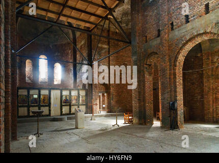 Signagi, Georgia - geschickt 16, 2016: Inside Of St.Nino Kirche im Bau im Kloster der heiligen Nino in Bodbe. Dom war im Cen IV gebaut. Stockfoto