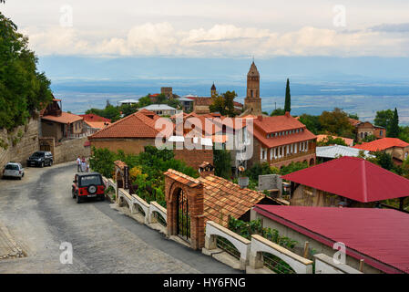 Signagi, Georgia - geschickt 16, 2016: Blick auf Straße und Alasani Tal in Sighnaghi Stadt in der Region Kachetien. Es ist Stadt der Liebe in Georgien, mit vielen coup Stockfoto