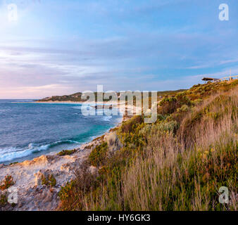 Surfer-Punkt mit Blick auf Margaret Flussmündung, South Western Australia Stockfoto