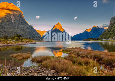 Morgendämmerung am Milford Sound, Mammutt National Park, Neuseeland Stockfoto