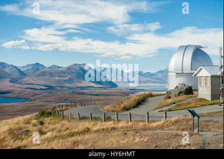 Mount John Observatorium und Mackenzie Country von Mount John betrachtet. Dies ist Neuseelands premier Sternwarte. Stockfoto