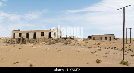 NAMIBIA, KOLMANSKOP - 14. SEPTEMBER. 2014: Ghost Town Kolmanskop, ehemalige Diamond Dagger Stadt in der Wüste Streifen in der Nähe von Lüderitz. Es wurde von 1908 Ti verwendet. Stockfoto