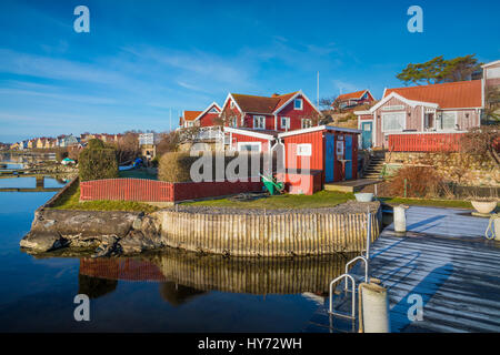 Typisch schwedische Katen in Karlskona, Schweden... Karlskrona ist eine Ortschaft und der Sitz der Gemeinde Karlskrona, Blekinge Grafschaft, Schweden. Stockfoto