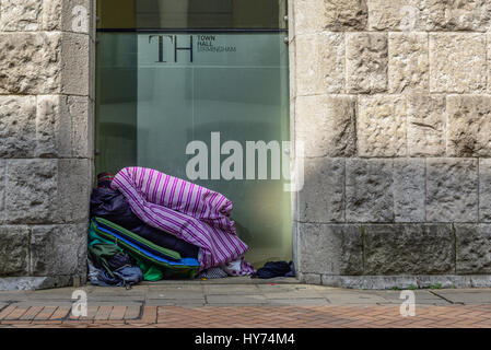 Obdachloser schlafen rau, UK. Birmingham City Centre. Stockfoto