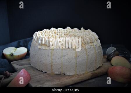 Apple Cinnamon Spice Chiffon Layer cake Stockfoto