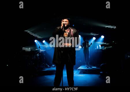 Mailand, Italien. 31. März 2017. Der amerikanische Sänger Sergio Sylvestre abgebildet auf der Bühne, als er bei Magazzini Generali in Mailand führt. Bildnachweis: Roberto Finizio/Pacific Press/Alamy Live-Nachrichten Stockfoto