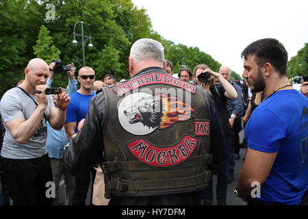 Berlin, Deutschland, 9. Mai 2015: "Nightwolves" russische Biker-Club-Mitglieder kommen, um 70. Jahrestag des Endes des 2. Weltkrieges. Stockfoto