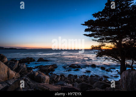 Pescadero Punkt Sonnenuntergang Blick entlang der berühmten 17 Mile Drive - Monterey, Kalifornien, USA Stockfoto