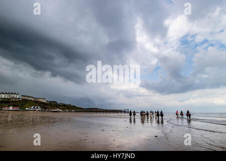 Saltburn-by-the-Sea, North Yorkshire, UK.  Samstag, 1. April 2017. Großbritannien Wetter.  Schwere April Schauer und Gewitter betroffen Teile der Küste von Nordostengland heute Nachmittag. Bildnachweis: David Forster/Alamy Live-Nachrichten Stockfoto