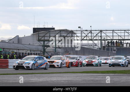 Tag des Rennens für den Hankook 24H Tourenwagen Ausdauer in Silverstone Stockfoto