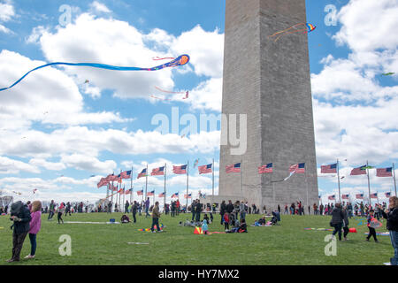 Washington, DC, USA. 1. April 2017. Kite Festival, Washington DC Credit: Angela Drake/Alamy Live-Nachrichten Stockfoto