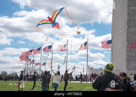 Washington, DC, USA. 1. April 2017. Kite Festival, Washington DC Credit: Angela Drake/Alamy Live-Nachrichten Stockfoto