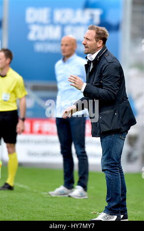 Sion, Schweiz. 1. April 2017. Raiffeisen Superliga, FC Sion - FC Thun, Mauro Lustrinelli (FC Thun Trainer) Foto: Cronos/Frederic Dubuis/Alamy Live News Stockfoto