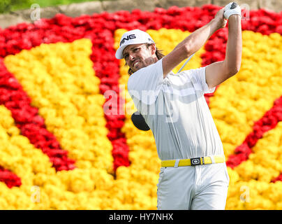 Humble, Texas, USA. 1. April 2017. Aaron Baddeley Abschlag auf das 18. Loch während der dritten Runde der Shell Houston Open im Golf Club in Houston in Humble, Texas. John Glaser/CSM/Alamy Live-Nachrichten Stockfoto