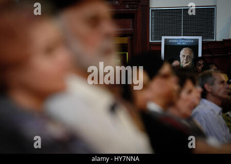 In Johannesburg. 1. April 2017. Menschen an einer Trauerfeier für Ahmed Kathrada in Johannesburg City Hall teilnehmen? South? Afrika, am 1. April 2017. Ahmed Kathrada Foundation, Nelson-Mandela-Stiftung und South African Communist Party statt eine Trauerfeier für Anti-Apartheid tapferen Ahmed Kathrada, gestorben am Dienstagmorgen bei 87. Bildnachweis: Zhai Jianlan/Xinhua/Alamy Live-Nachrichten Stockfoto