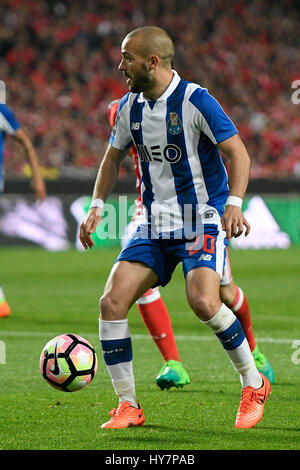 Portugal, Lissabon, 1. April 2017 - Fußball: PORTUGAL x FC PORTO - Andre Andre #20 PortoÕs Mittelfeldspieler aus Portugal in Aktion während der ersten portugiesischen Liga Fußball Spiel zwischen SL Benfica und FC Porto in Luz Stadium am 1. April 2017 in Lissabon, Portugal. Foto: Bruno de Carvalho / Alamy Stockfoto