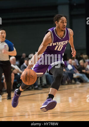 Reno, Nevada, USA. 1. April 2017. Reno Bighorn Guard Jesaja COUSINS (10) während der NBA D-League Basketball-Spiel zwischen den Reno Dickhornschafe und die Northern Arizona Sonnen im Reno Events Center in Reno, Nevada. Bildnachweis: Jeff Mulvihill/ZUMA Draht/Alamy Live-Nachrichten Stockfoto