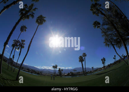 1. April 2017 Gesamtansicht der 18. Spielbahn während der dritten Runde der 2017 ANA Inspiration bei der Dinah Shore Turnieranlage im Mission Hills Country Club in Rancho Mirage, Kalifornien. Charles Baus/CSM Stockfoto