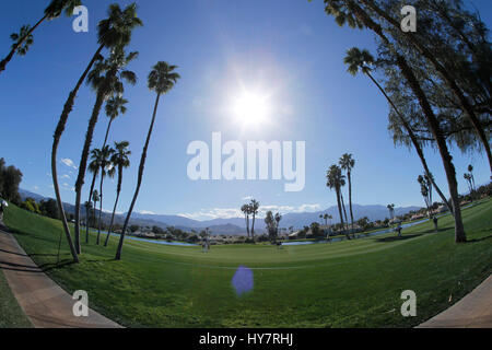 1. April 2017 Gesamtansicht der 18. Spielbahn während der dritten Runde der 2017 ANA Inspiration bei der Dinah Shore Turnieranlage im Mission Hills Country Club in Rancho Mirage, Kalifornien. Charles Baus/CSM Stockfoto