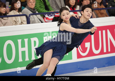 Helsinki. 1. April 2017. Mai Shibutani (L) und Alex Shibutani der Vereinigten Staaten von Amerika führen während Eis Tanz Ausdruckstanz bei ISU Eiskunstlauf Weltmeisterschaften 2017 in Helsinki, Finnland am 1. April 2017. Shibutanis nahm den 3. Platz von den Eistanz mit 185,18 Punkten. Bildnachweis: Matti Matikainen/Xinhua/Alamy Live-Nachrichten Stockfoto