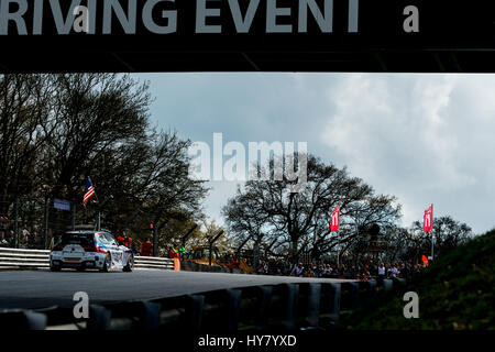 Fawkham, Longfield, UK. 2. April 2017. BTCC Rennfahrer Rob Collard und Team BMW fährt in Runde 2 der Dunlop MSA British Touring Car Championship in Brands Hatch Indy. Foto: Gergo Toth / Alamy Live News Stockfoto