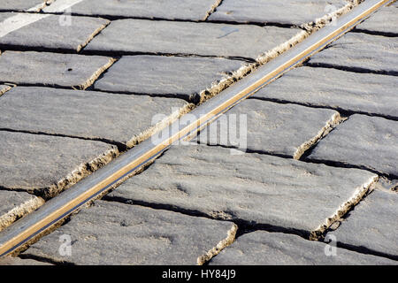 Nahaufnahme von Straßenbahnschienen kreuzen Stockfoto