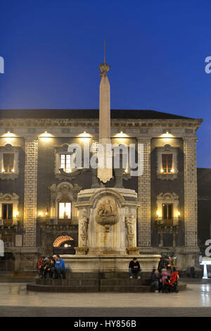 Elefanten Brunnen, Elefantenbrunnen und Palazzo Degli Elefanti, Piazza Duomo, Catania, Sizilien, Italien, Sizilien, Italien Stockfoto