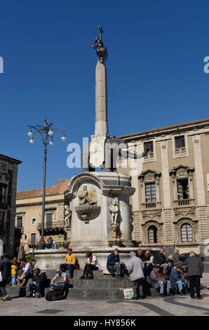 Elefanten Brunnen, Elefantenbrunnen und Palazzo Degli Elefanti, Piazza Duomo, Catania, Sizilien, Italien, Sizilien, Italien Stockfoto