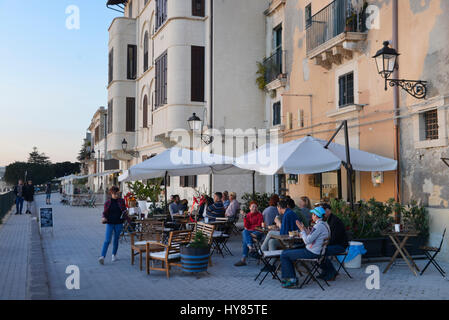 Restaurants, Kai, Lungomare Alfeo, Ortigia, Syrakus, Sizilien, Italien, Kai, Syrakus, Sizilien, Italien Stockfoto