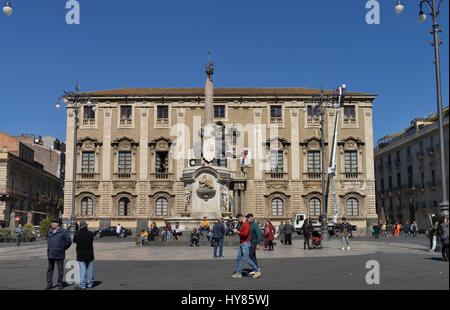 Elefanten Brunnen, Elefantenbrunnen und Palazzo Degli Elefanti, Piazza Duomo, Catania, Sizilien, Italien, Sizilien, Italien Stockfoto