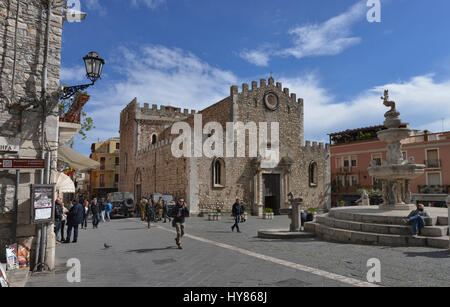 Kathedrale San Nicolo, Kathedrale Platz, Dom San Nicolo, Domplatz, Sizilien, Taormina, Sizilien, Italien Stockfoto