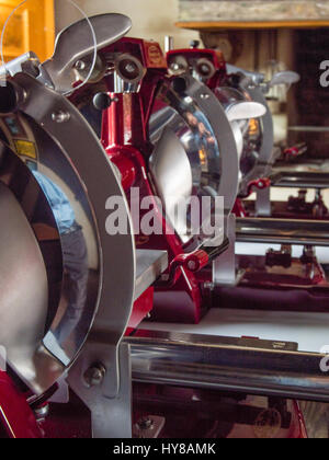 Mechanischen Hobel für den Wettbewerb des Schinkens geschnitten Schinken und Aufschnitt, König des Salumi Feinschmeckerfest in Parma, Italien, 1.-3. April 2017 Stockfoto