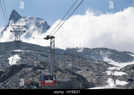 Oberwallis, die Seilbahn in der Nähe der Gipfel des Klein Matterhorn. Stockfoto