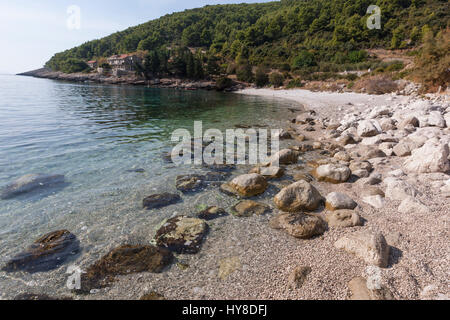 Kiesstrand in Pupnatska Luka, Korkula, Kroatien, Stockfoto