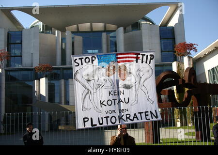 Berlin, Deutschland, 10. Oktober 2015: Protestmarsch gegen TTIP und CETA. Stockfoto