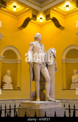 Richmond, Virginia.  Statue von George Washington in das State Capitol Building, erbaut 1796.  Bildhauer: Jean-Antoine Houdon. Stockfoto