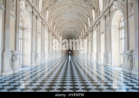 Turin, Italien - August 16: Blick auf die Galerie des königlichen Palastes Venaria Reale, die Lage durch den König in der Vergangenheit verwendet, bei der Jagd zu tun. Stockfoto