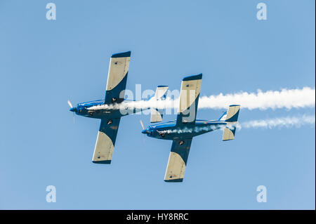 Zwei Flugzeuge auf Airshow in Bildung Stockfoto