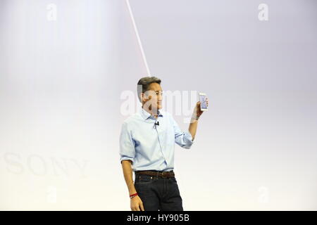 Berlin, Deutschland, 2. Septmeber, 2015: Präsident der Sony Corporation Kazuo Hirai stellt den letzten Geräte bei IFA Consumer Electronics Unlimited. Stockfoto