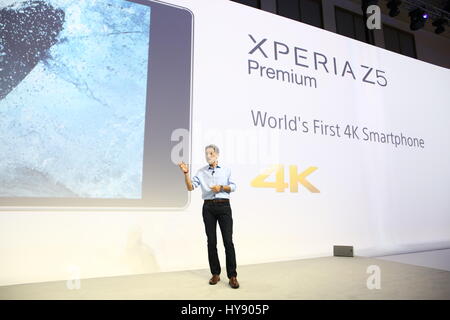 Berlin, Deutschland, 2. Septmeber, 2015: Präsident der Sony Corporation Kazuo Hirai stellt den letzten Geräte bei IFA Consumer Electronics Unlimited. Stockfoto