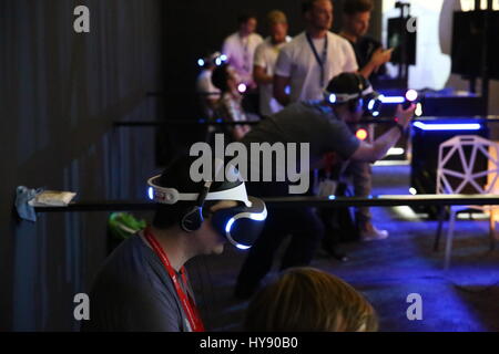 Berlin, Deutschland, 2. Septmeber, 2015: Präsident der Sony Corporation Kazuo Hirai stellt den letzten Geräte bei IFA Consumer Electronics Unlimited. Stockfoto