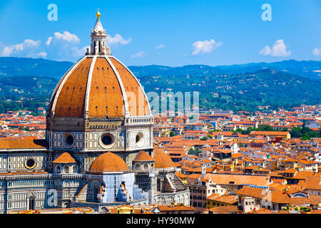 Nahaufnahme der Kathedrale Santa Maria del Fiore mit Blick über die Altstadt von Florenz, Italien Stockfoto
