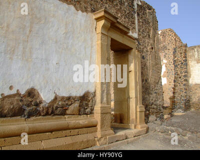 Ruinen der Kathedrale Se, die erste katholische Kathedrale in Afrika, begonnen im Jahre 1556 erbaut.  Jetzt in Ruinen in Cidade Velha, dem ersten europäischen kolonialen Satz Stockfoto