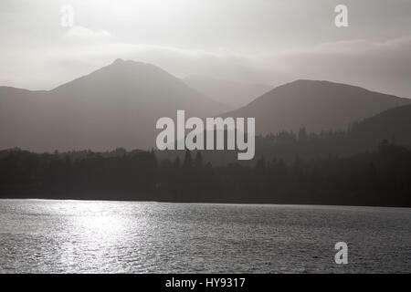 Ein Blick über Derwent Water in Richtung Causey Hecht aus in der Nähe von Keswick The Lake District Cumbria England Stockfoto