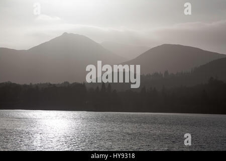 Ein Blick über Derwent Water in Richtung Causey Hecht aus in der Nähe von Keswick The Lake District Cumbria England Stockfoto